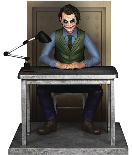Merc Figur Joker DC Stage Diorama  16cm
 PVC 16cm
 Beast Kingdom Dark Knight Trilogy